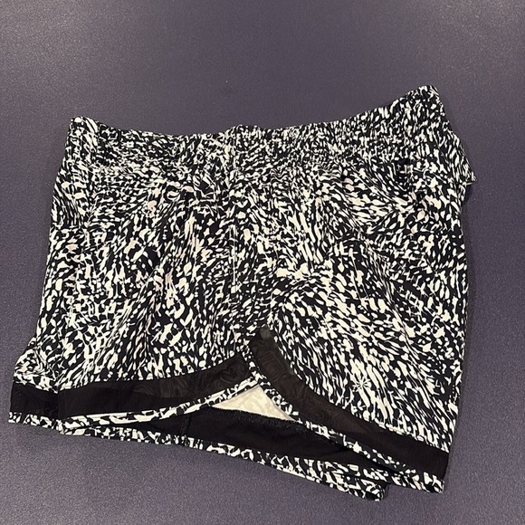 ATHLETA MESH RACER RUN SHORTS - Picture 5 of 6